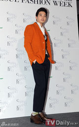 组图：南宫民金智勋等参加首尔时尚周张光孝设计展