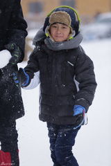 组图：《爸爸》雪乡抢先看 萌娃玩雪脸蛋红扑扑