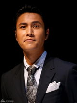 组图：陈坤出席某品牌新品发布会 分享护肤心得