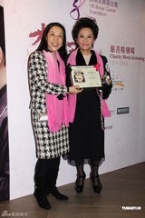 组图：《桃姐》票房大好 叶德娴宣传防癌资讯