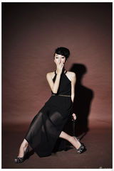 组图：钱璇黑色妖姬写真 眼神清眯展极致魅惑