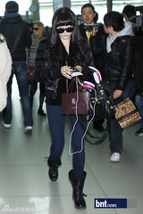 组图：少女时代等赴巴黎出演《音乐银行》亮相机场