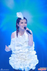 组图：Selina延迟造人 Ella挤胸性感舞老公最爱