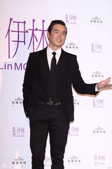 组图：林嘉绮爆乳成台湾模特公司年会焦点