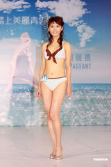 高清组图：亚姐出席竞选活动 比基尼泳衣秀身段