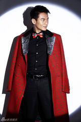 组图：刘冠翔搞怪写真 打破一贯绅士表情