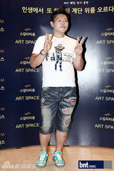 组图：众星捧场ULALASESSION林允泽婚礼