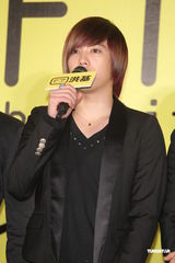 组图：FTIsland台湾将首唱 主唱李洪基狠练身材