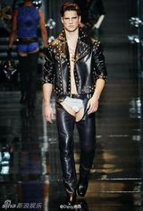 组图：时装周奇葩男士内裤外穿 遭吐槽：开裆裤