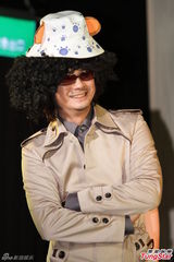 组图：F.I.R阿沁过生日 飞大搞cosplay庆生