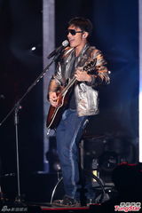 组图：陶喆与辣妹热舞互摸 谢霆锋帅气现身飙歌