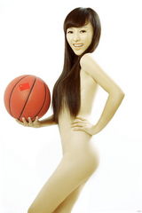 组图：北影校花韩一菲兑现诺言 为中国男篮全裸出镜