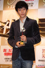 组图：张小燕黄子佼战金钟 纪念25年师徒情