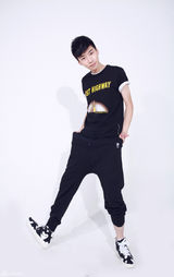 组图：王博文最新写真曝光 大展运动范儿