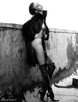 组图：超模克劳斯性感大片 真空上阵秀翘臀长腿