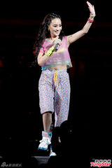 组图：人妻关颖后体位骚夹热狗 嘟嘴激吻