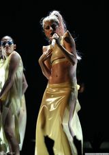 高清图：格莱美现场 Lady Gaga野兽妆热力献歌