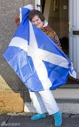 幻灯图集：苏珊大妈扬旗庆祝苏格兰圣安德鲁日