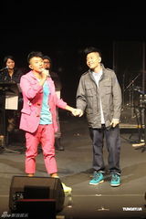 组图：刘浩龙开唱众星捧场 否认与郑融旧情复燃