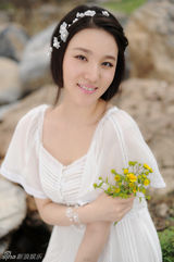 组图：刘筱筱夏日写真 清新亮丽上演纯白诱惑