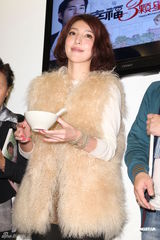 组图：杨谨华签售新剧写真 涉嫌抄袭韩剧