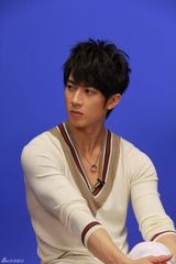 高清组图：吴尊做客新浪花絮照 阳光美男表情百变