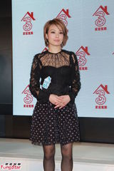 组图：容祖儿自封浴室歌后 罗力威力挺古巨基