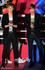 组图：东方神起出演真人秀节目《胜负之神》