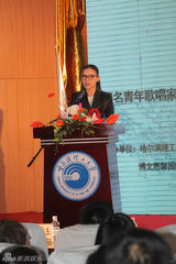 组图：陈思思走进哈理工 与90后对话交锋