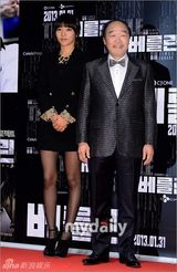 组图：全智贤新片《柏林》首映 李秉宪SJ等力挺