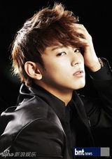 组图：韩男团MY NAME回归拍时尚大片