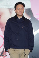 组图：《天生爱情狂》庆功 刘心悠抱BB母爱洋溢