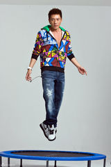 高清图：吕颂贤写真曝光 痞子熟男变身运动大男孩