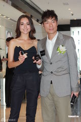 高清组图：许志安和名模出席商店开幕礼