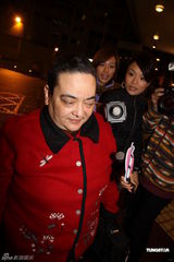 高清组图：各房分别前往养和医院探视何鸿燊 