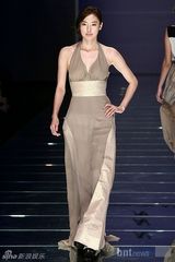 组图：玄英裴瑟琪等众星盛装出席 助阵时装秀