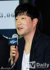 组图：金秀贤李玹雨朴基雄携手助阵新片试映会