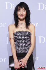 组图：钟楚红张曼玉同台亮相 全智贤露香肩