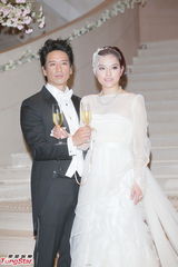 组图：叶佩雯郭伟亮浪漫大婚 陈奕迅喜当兄弟团