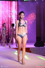 组图：亚姐大中华赛区泳衣秀 爆乳美腿一览无余