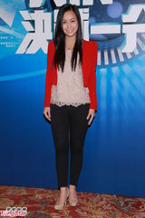 组图：李克勤回无线主持《决战一分钟》