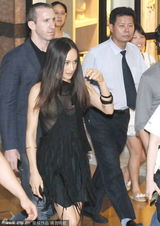 组图：Maggie Q穿透视装亮相 胸部浑圆