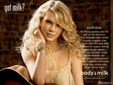 组图：萨尔玛-海耶克变身俏皮主妇宣传牛乳魅力