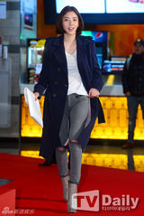 组图：李妍熙郑丽媛等靓装助阵《Monster》试映