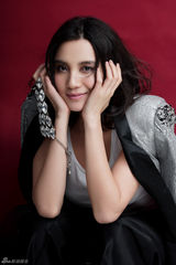 组图：小宋佳引领时尚风潮 惊艳魅惑别样优雅