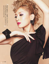 组图：滨崎步熟女写真变花仙 宽衣秀美背纹身