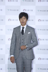 独家高清：群星闪耀大钟奖红毯 俊男靓女秒菲林