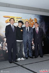 组图：舒淇获周星驰两度亲脸 称高攀不起