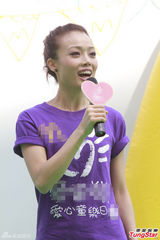 组图：容祖儿不介意情侣档拍片 自认是票房毒药