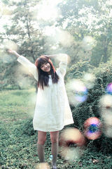 组图：曹苑梦幻童话写真 展现纯真可爱萝莉风